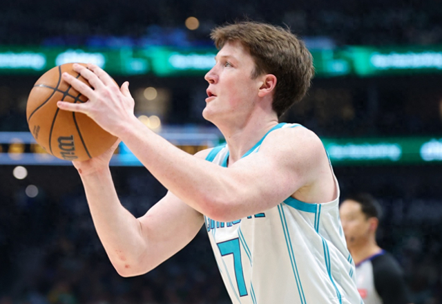 足球比分-236个三分！20岁菜鸟打成联盟第一，黄蜂重建成功，他冲历史纪录|克尼佩尔|圣安东尼奥马刺队|夏洛特黄蜂队|NBA常规赛|文班亚马_新浪体育_新浪新闻