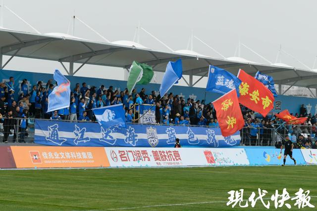 篮球预测-南通海安首个标准化专业足球场启用，足球赛事点燃城市活力